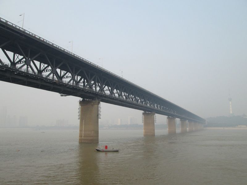 wuhan-yangtze-river-bridge-198315_960_720.jpg